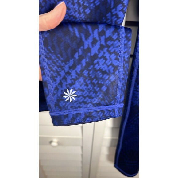 Athleta Westchester Chaturanga Reversible Leggings Size Large Navy & Blue Print - Picture 11 of 12